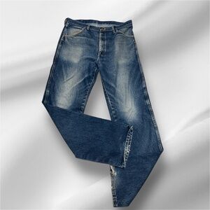 Rustler Brand Men’s Jeans 36W34L Fade Measures 18’ X 12’ X 33’.Heavyweight Denim